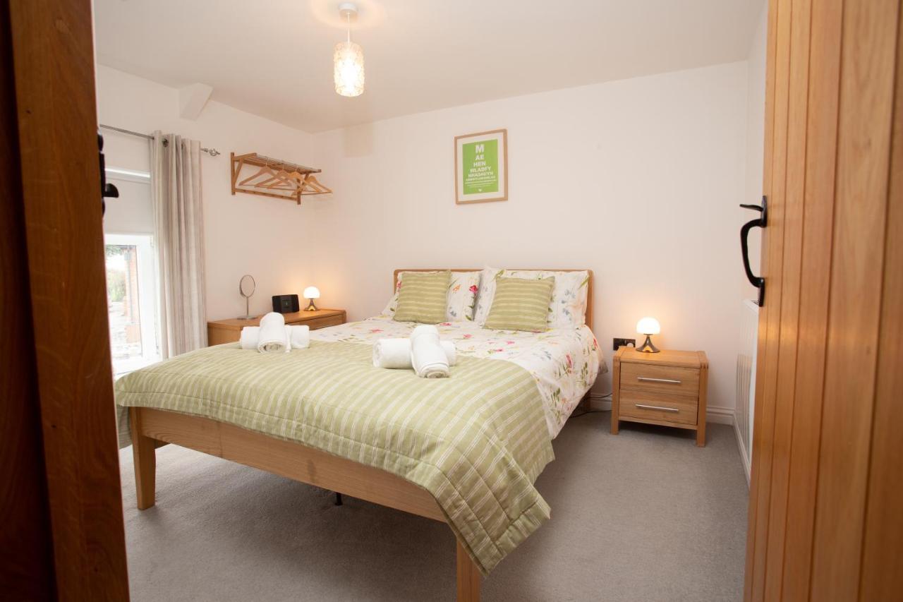 Lovely 3-bed In The Quiet Hamlet Of Horeb *